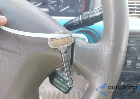 1999 Toyota Camry Le из США, поврежденный, VIN 4T1BG22K6XU611776